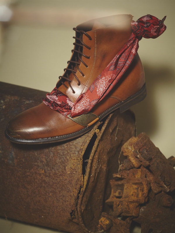 COMBAT BOOTS INSPO