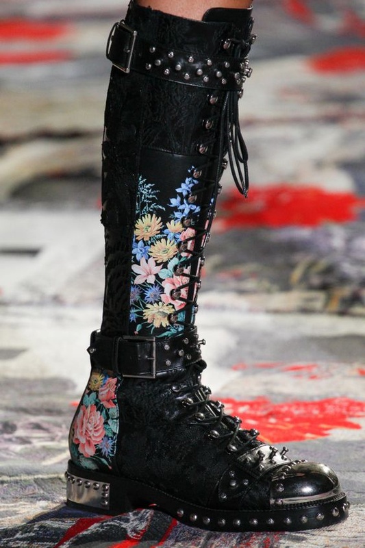 COMBAT BOOTS INSPO
