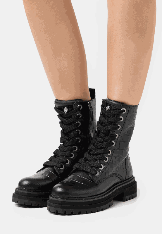 COMBAT BOOTS INSPO