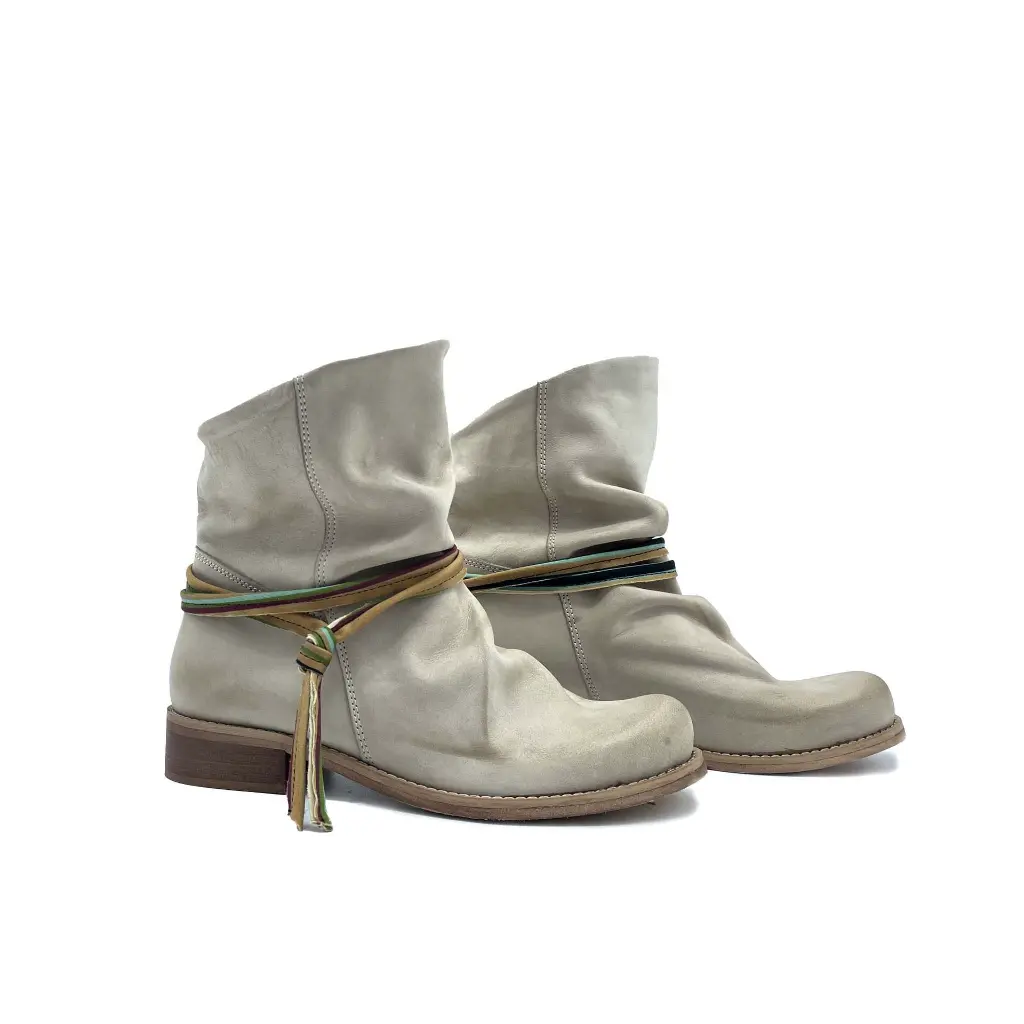 Vyjou Ricciato basso nabuk taupe laccetto colorato doppio.webp