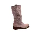 ST.200tnPNK Stivali in pelle scamosciata di colore rosa con interno non foderato.