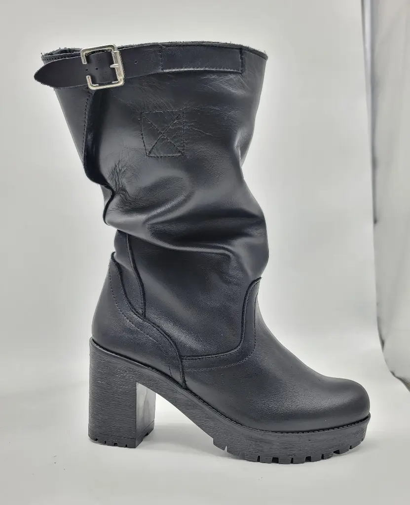 ART.227 - Black leather boots with buckle on the heel, Made in Italy.