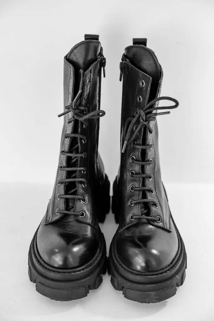 ART.10 Women's Boot in Black leather Made in Italy