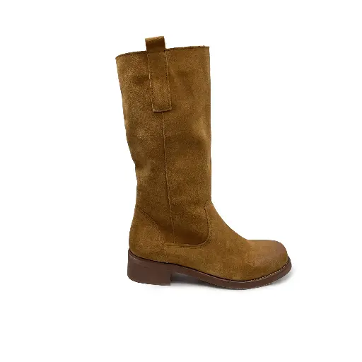 ST.200tnC Suede boots in tan color with unlined interior.